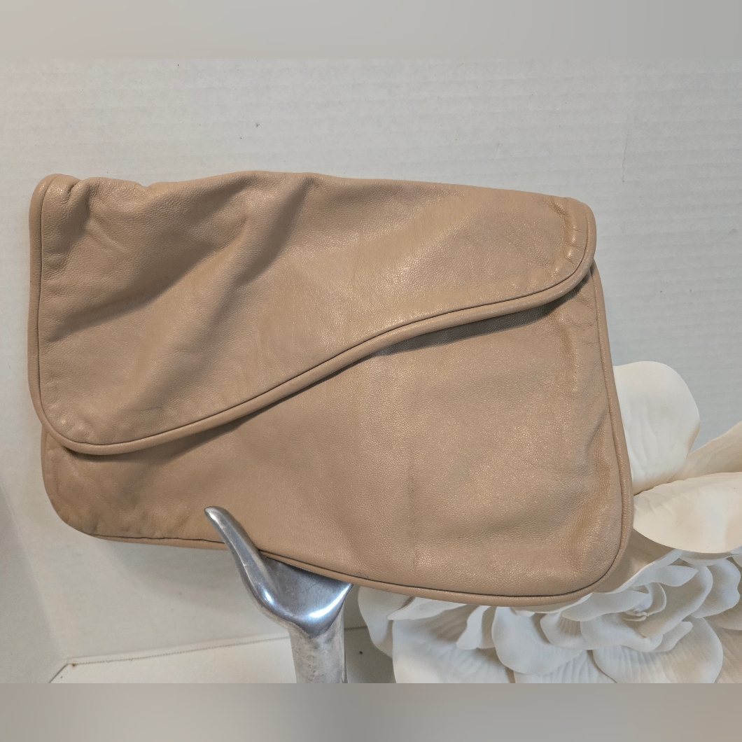 Vintage Women Tan Leather Clutch